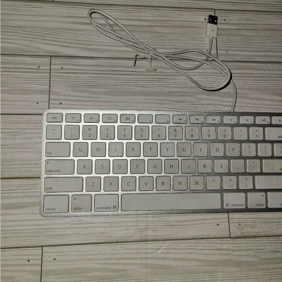 Genuine Apple A1243 White Wired Mac Standard USB Keyboard With Numeric Keypad - Picture 7 of 11